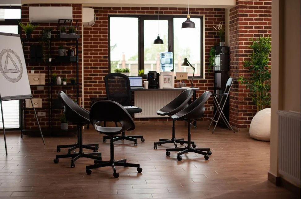 office interior designers in Delhi shaping practical corporate workspaces